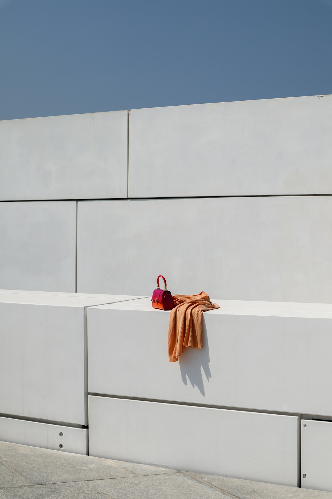 This handbag shows the aesthetics of Abu Dhabi and the Emirates